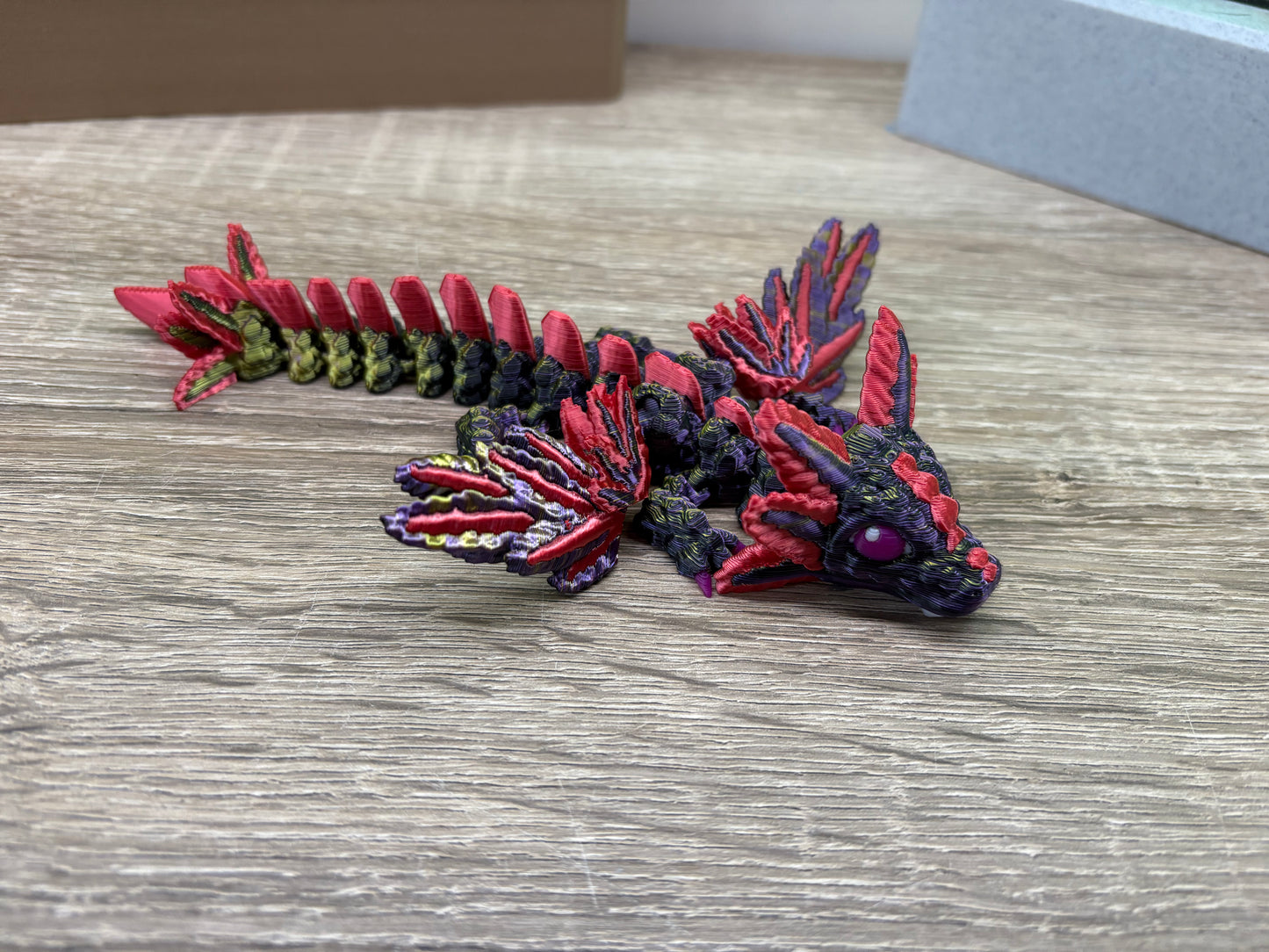 Babydrachen, klein und beweglich, mehrfarbig