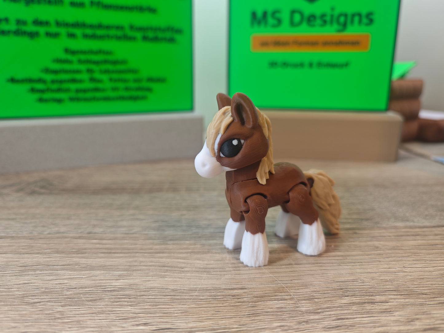 Pferd, beweglich in verschiedenen Farben