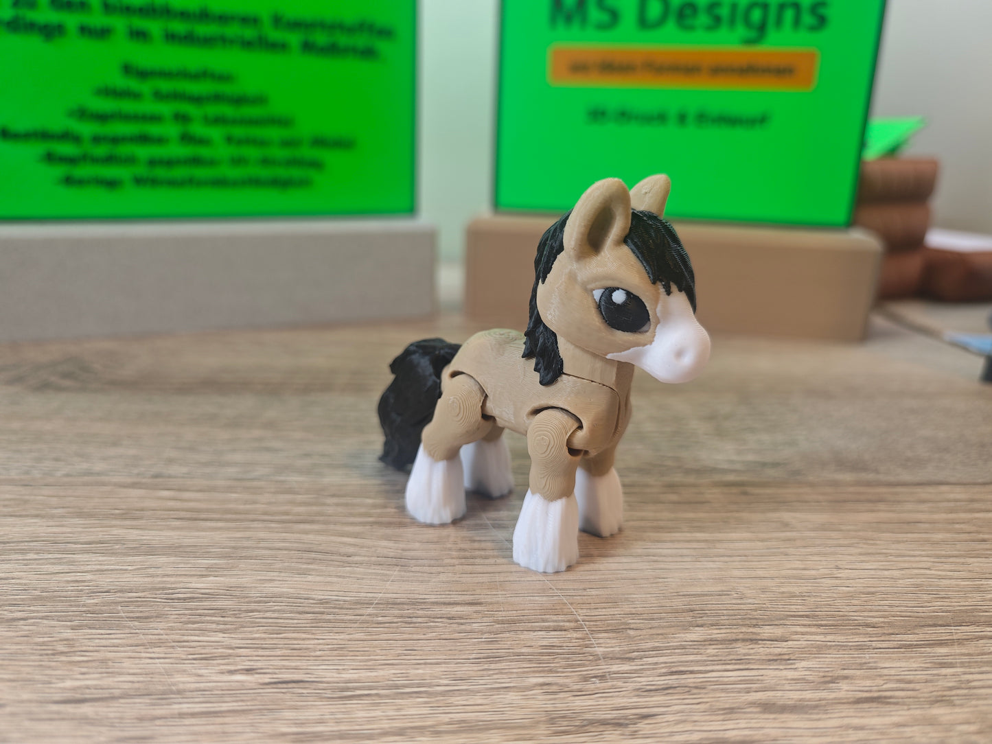 Pferd, beweglich in verschiedenen Farben